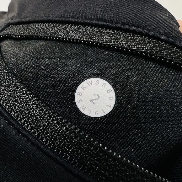 Lululemon Run Crew Tight Size 2 28" Black / True Navy / Steam Blue Striped Nulux - Picture 10 of 12